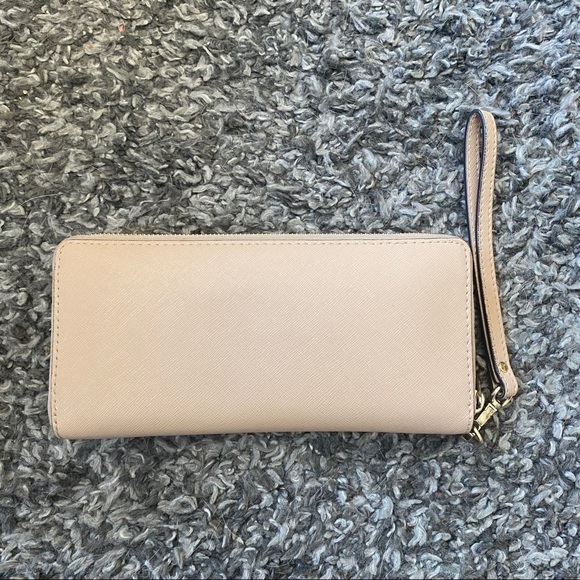 ‼️SOLD‼️ Michael Kors Wallet ( Saffiano Leather) - Picture 2 of 8